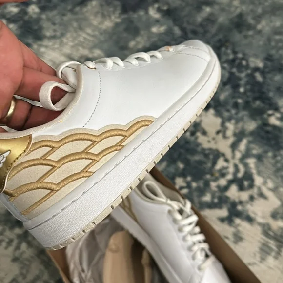 Air Jordan really nice white size 9 - Picture 5 of 5